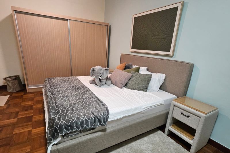 Master bedroom with an upholstered bed, two-door sliding wardrobe, bedside table and parquet floor